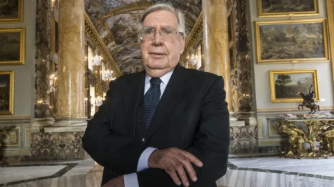 Legge elettorale, per il giurista Cheli “è contro il buon senso”: come si fa a dire che serve alla stabilità se proprio Meloni sfiora il record di  durata?