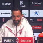 Serie A, stasera il Milan ospita  il Venezia a San Siro e se vince diventa la capolista assoluta per una notte. Leao in uscita tra Premier e Turchia