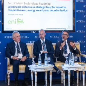 Biocarburanti da materie prime rinnovabili, la carta di Eni e Teha per decarbonizzare i trasporti e rafforzare l’industria