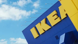 Ikea taglia i prezzi: in Italia ribassi medi del 22%. Quanto pesa la crisi dei consumi