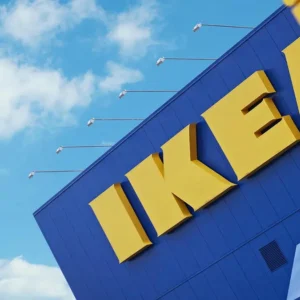 Ikea taglia i prezzi: in Italia ribassi medi del 22%. Quanto pesa la crisi dei consumi