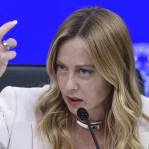 Abolición del impuesto a los automóviles y motocicletas en 2027: estos son los modelos que no lo pagarán. Meloni: "Uno de los impuestos más odiados".