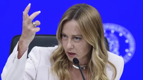 Abolizione bollo auto e moto nel 2027, ecco i modelli che non pagheranno. Meloni: “Una delle tasse più odiate”