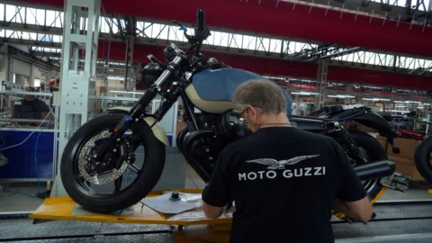 Moto Guzzi, Piaggio инвестирует 50 миллионов: новый завод и музей в Манделло-дель-Ларио