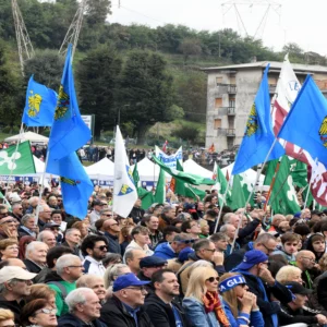 Pontida 2026, peace talks at the League rally (the first without Bossi). Salvini closes ranks: "No to parties within parties."