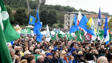 Pontida 2026, prove di pace al raduno della Lega (il primo senza Bossi). Salvini serra le file: “No a partiti nei partiti”