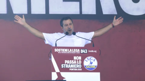 Pontida 2026, Salvini sfida la fronda: congresso straordinario Lega a ottobre