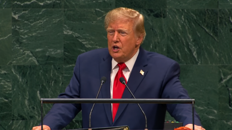 Trump show: “Accordo Usa-Iran dopo il voto di mid-term”. E sull’IA: “La chiameremo super intelligenza”