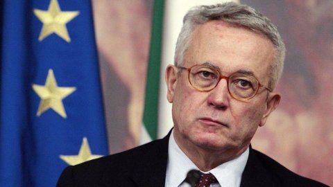 Tesoro colloca oltre 8 miliardi in titoli, rendimenti in calo