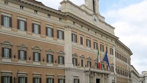 Parlamento rinvia a settembre provvedimenti omofobia, finanziamento partiti e diffamazione