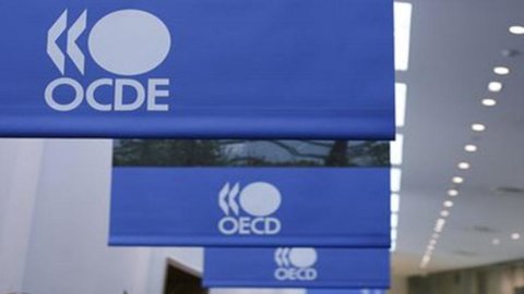 OECD, superindex: Eurozone and Italy in decline