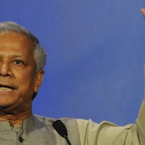 Nobel Yunus a Fs: "Los países funcionan como trenes"