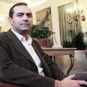 De Magistris a condamnat: „Nu voi demisiona”, dar legea Severino îl obligă