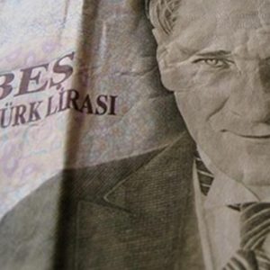 Türkiye: aumento da taxa máxima e rebotes da lira