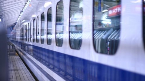 Los trenes japoneses saben cómo esquivar los terremotos. Una buena tarjeta de presentación en los mercados globales.