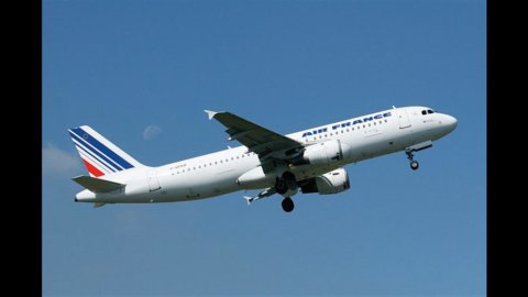 Pressing politico su AirFrance: compri da Airbus