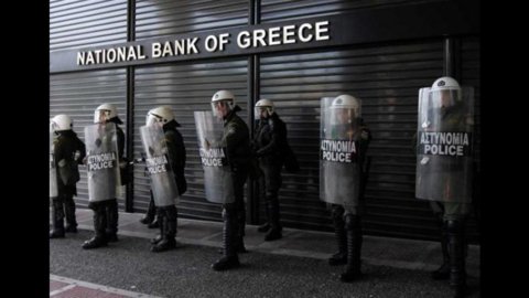 Standard & Poor's: Greek banks on the verge of bankruptcy