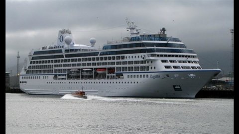 Venice: stop to large ships in the San Marco basin