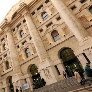 La Borsa risale, ma le banche sono ancora nel mirino