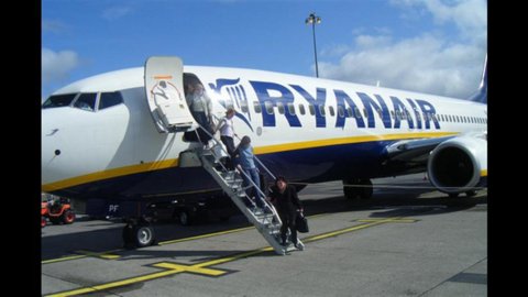 Antitrust: multe a Ryanair, Alitalia e altre 3 compagnie per prezzi biglietti online