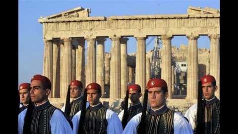 Grecia contro S&P: “Non inseguiamo le agenzie di speculazione”