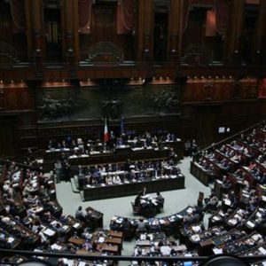 Senato caldo: fiducia sul decreto sviluppo . Nel mirino Assopetroli e Up sul caro-benzina