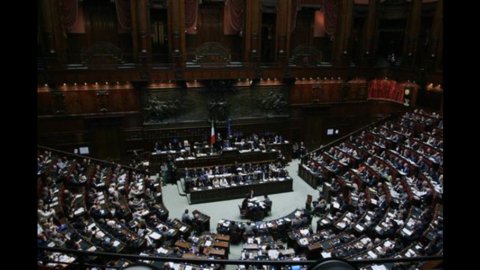 Chaud Sénat : confiance dans le décret d'aménagement. Dans le viseur Assopetroli et Up sur le prix élevé de l'essence