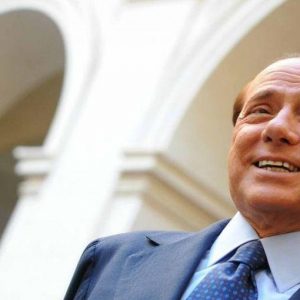 Holding Seconda, kejutan dividen untuk Berlusconi: 3,5 juta