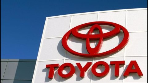 Toyota triplica gli utili nel secondo trimestre