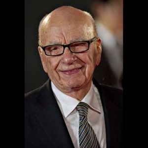 Le scandale des écoutes téléphoniques fait trembler Murdoch et ferme les Nouvelles du Monde