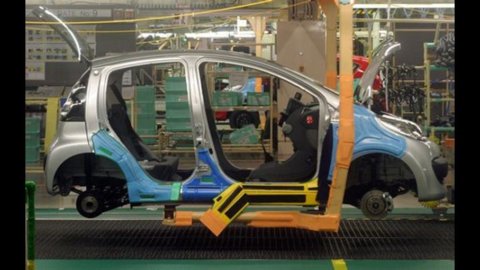 Industria, Istat: a maggio fatturato -1,7%, ordini +4,1%