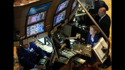 L’onda lunga della crisi greca indebolisce l’Italia sui mercati e allarga lo spread tra Btp e Bund