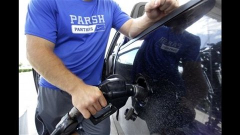 Gasolina: reajuste e autosserviço fechado aos finais de semana