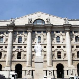 Italia al centro della crisi dei mercati: paga una Borsa bancocentrica e l’assenza di segnali forti