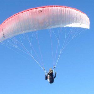 Kitesurfing, paralayang, dan arung jeram: ini musim panas untuk olahraga ekstrim
