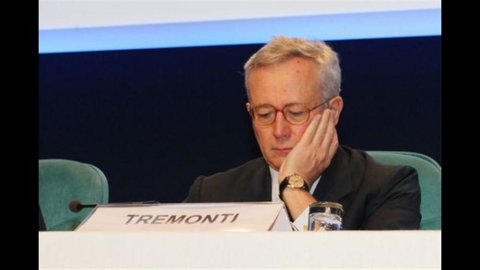 Tremonti: basta errori politici o finiamo come il Titanic