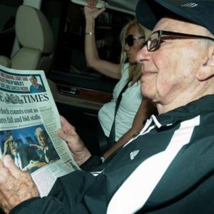 Accionistas de News Corp acusan a Murdoch