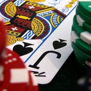 Jocurile de manevră: acum pokerul online se joacă pe bani cash și nu este singura noutate