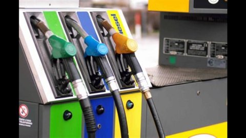 Unione Petrolifera: greggio a 45-55$ e bolletta Italia in calo