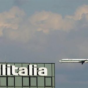 Alitalia, комиссар Фантоцци уходит в отставку в противоречии с маневром правительства