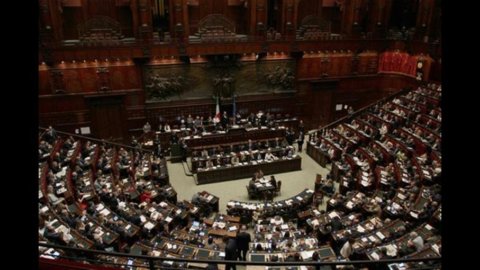 Decreto rifiuti: il Governo va sotto due volte su mozioni Idv e Api