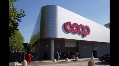 Coop Adriatica بولوگنا، امولا اور ریوینا میں آٹھ Plenty بازار خریدتا ہے۔