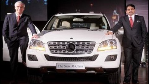 Luxury cars: Mercedes loses ground