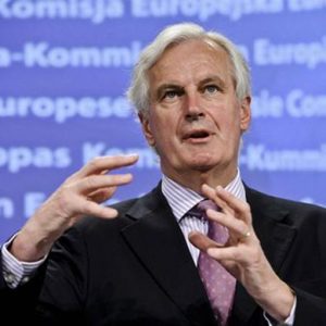 Commissione Ue: Barnier consulente per la difesa, dimezzate le competenze della Mogherini