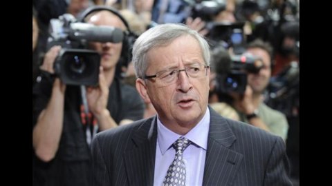 Junker: ” L’Ue sta dando un’immagine disastrosa di sé”