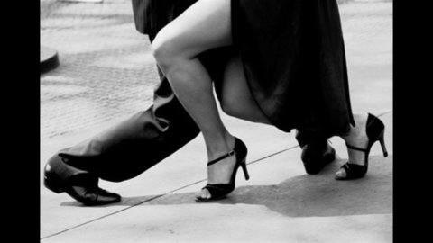 Tango: Argentines fear foreigners