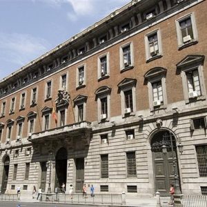 Spagna, Madrid colloca 4,6 miliardi di Bonos a 12 e 18 mesi: tassi giù, domanda ok