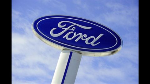 Laba kuartal keempat turun tetapi di atas perkiraan Ford