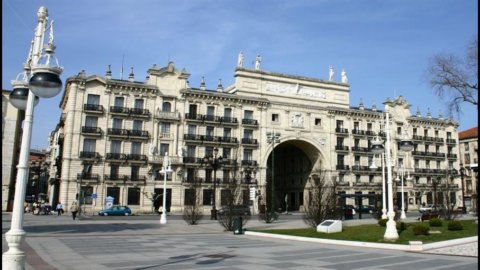 Santander, utile azzerato nel 2012: -92%