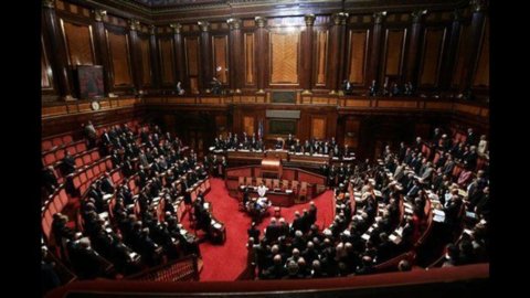 Manovra al Senato: pioggia di emendamenti su tribunalini, saldi e pensioni